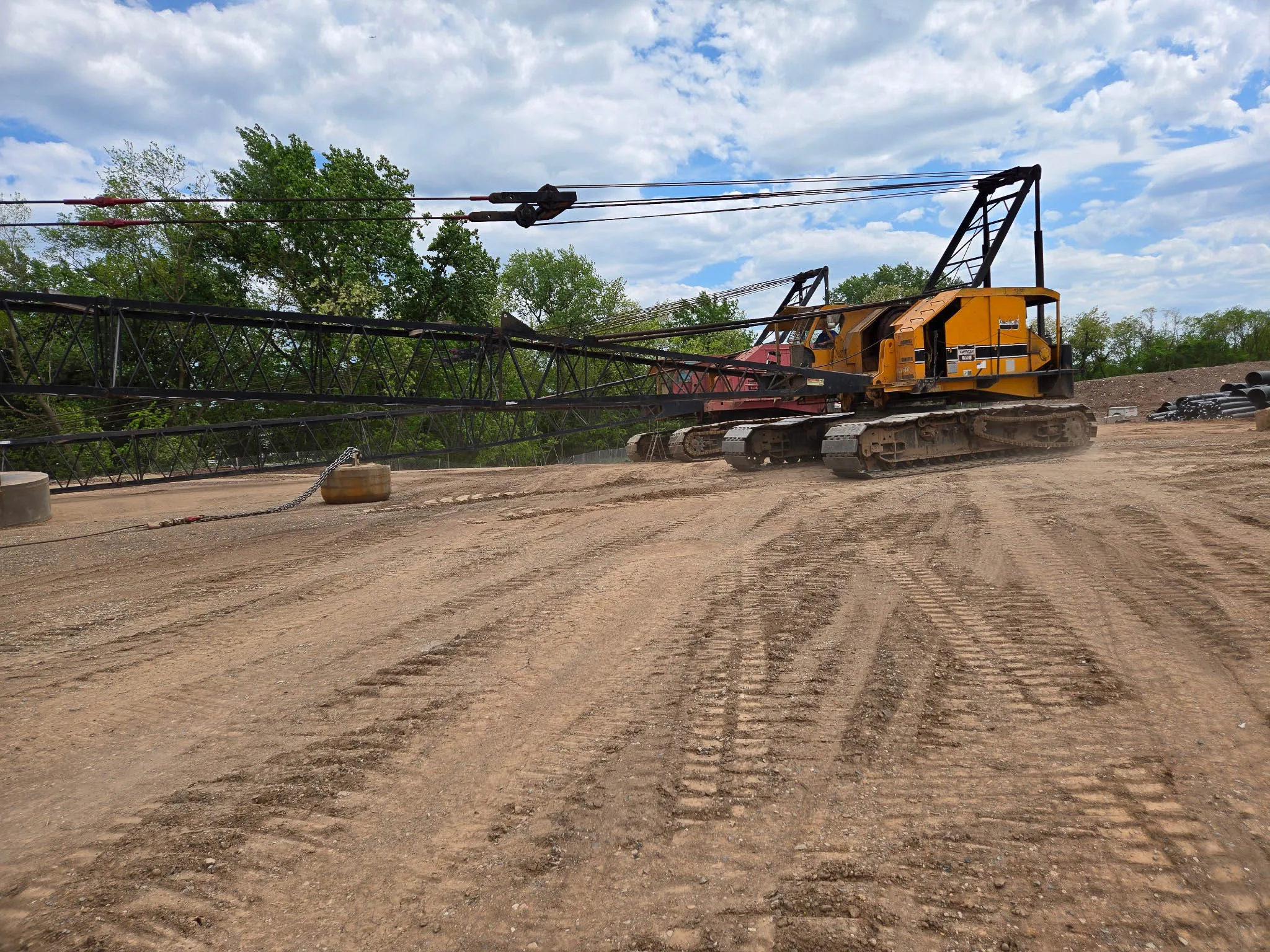 crane-boom-assembly-perth-amboy-new-jersey-densification. American crawler crane with its lattice boom lowered for assembly on a Perth Amboy ground improvement site